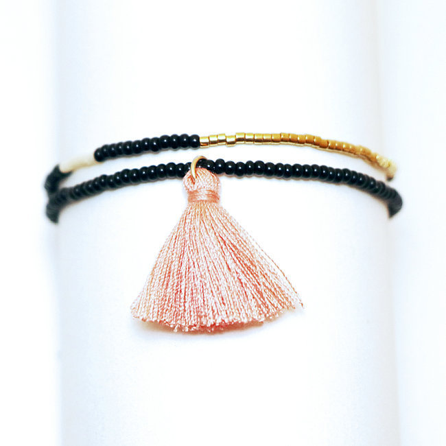 Bracelet lien pompon perles noir rose plaqué or - Massaï Sidai Designs 004