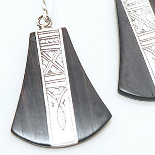 Bijoux ethniques touareg boucles d'oreilles en argent 925 gravées pendantes et bois ébène - Niger 062 b