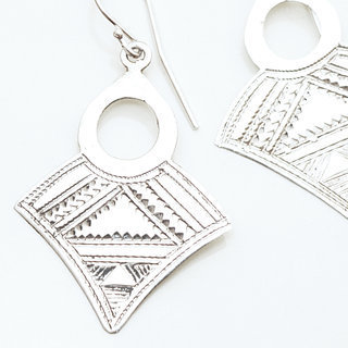 Bijoux ethniques touareg boucles d'oreilles en argent 925 massif pendantes longues plates graves - Niger 043 b