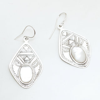 Bijoux ethniques touareg boucles d'oreilles en argent 925 graves pendantes losanges feuilles pierre fine Nacre - Niger 008