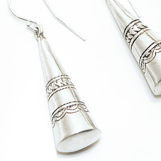 Bijoux ethniques touareg boucles d'oreilles en argent 925 pendantes longues gravées cônes - Niger 045 b