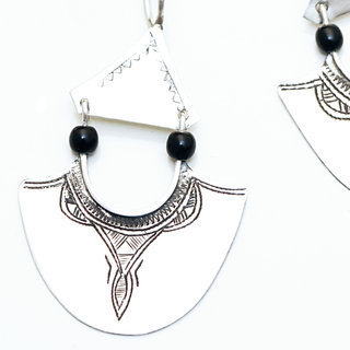 Bijoux ethniques touareg boucles d'oreilles en argent 925 femme pendantes longues feuilles gravées perles noires - Niger 047 b