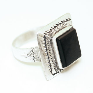 Bijoux touareg ethniques bague chevalire en argent 925 massif femme homme carre grave pierre fine Onyx noir - Niger 025 c