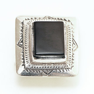 Bijoux ethniques touareg bague chevalire en argent 925 massif femme homme carre grave et pierre fine Onyx noir - Niger 026 b