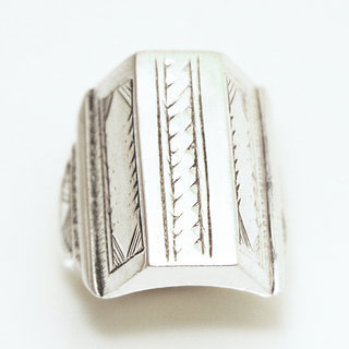 Bijoux ethniques touareg bague en argent 925 massif homme femme chevalire large volume relief grave - Niger 103 b