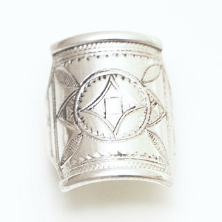 Bijoux ethniques touareg bague en argent 925 massif homme femme chevalire large carre grave - Niger 109 b