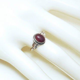 Bijoux ethniques Indiens bague en argent 925 femmes filigranes spirales et pierres semi-prcieuses fine ovale corindon Rubis rouge - Inde 063Sb