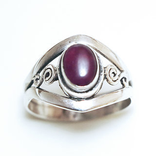 Bijoux ethniques Indiens bague en argent 925 fine femme filigranes pierre fine ovale corindon rubis rouge - Inde 066 b