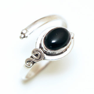 Bijoux ethniques Indiens bague en argent 925 fine rglable ajustable femme filigranes petites ovales et pierre fine Onyx noir - Inde 074