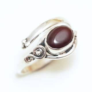 Bijoux ethniques Indiens bague en argent 925 fine rglable ajustable femme filigranes petites ovales et pierre fine Cornaline orange marron - Inde 074