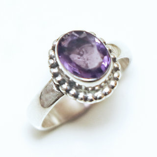 Bijoux ethniques Indiens bague en argent 925 femmes  hommes filigranes petite ovale facettes et pierre fine Amthyste violet mauve - Inde 079