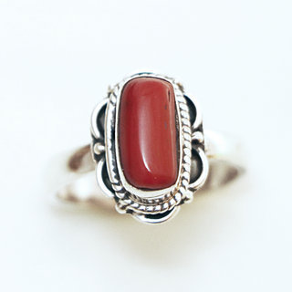 Bijoux ethniques Indiens bague fine en argent 925 massif femme filigranes ovale et pierre Corail rouge orange - Inde 096 b