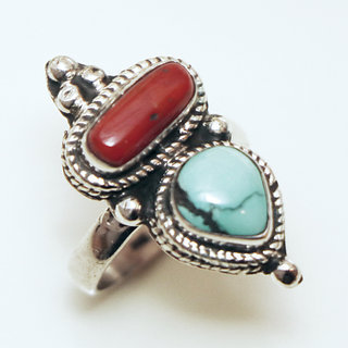 Bijoux ethniques indiens tibetains bague en argent 925 massif femme homme longue filigranes perle goutte triangle et pierre fine Turquoise et Corail rouge orange npalais tibet - Npal 036