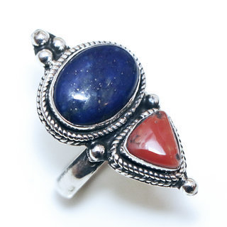 Bijoux ethniques indiens tibetains bague en argent 925 massif femme homme longue filigranes perle ovale triangle et pierre fine Corail orange rouge et Lapis-Lazuli bleu npalais tibet - Npal 042