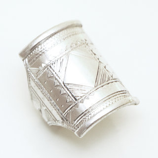 Bijoux ethniques touareg bague en argent 925 massif homme femme chevalire large carre grave - Niger 125