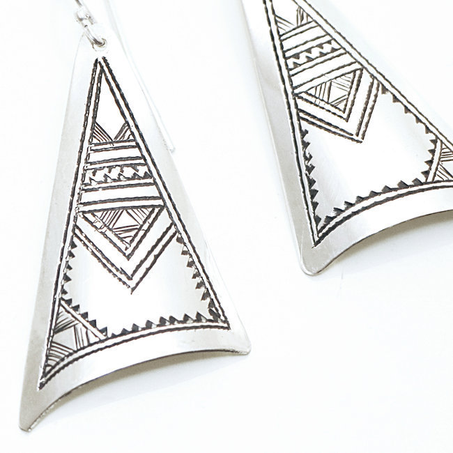 Bijoux ethniques touareg boucles d'oreilles en argent 925 femme pendantes longues triangle gravées - Niger 052 b