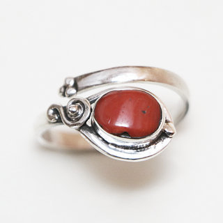 Bijoux ethniques Indiens bague en argent 925 fine rglable ajustable femme filigranes petites ovales et pierre fine Corail rouge - Inde 074 b