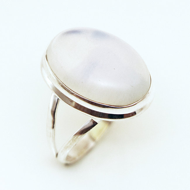 Bague ovale cabochon argent 925 et Opaline blanche - Inde 059