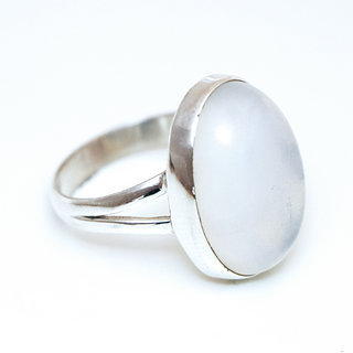 Bijoux ethniques Indiens bague argent 925 et pierre fine ovale Opaline blanche - Inde 061 b