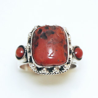 Bijoux ethniques indiens bague chevalire en argent massif 925 Carr Tibtaine pierre fine corail grav filigrane npalais - 067 Npal Tibet b