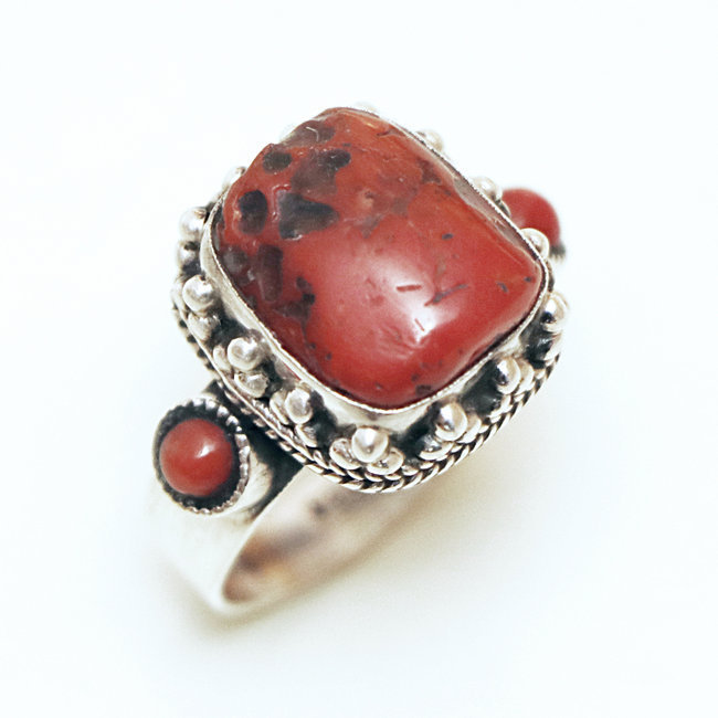 Bague chevalière carrée en argent 925 et Corail rouge - Népal 067