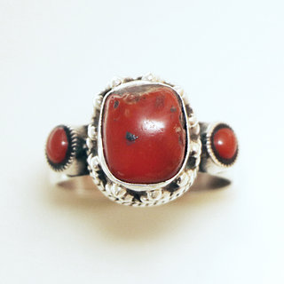 Bijoux ethniques indiens bague chevalire en argent massif 925 Carr Tibtaine pierre fine corail grav filigrane npalais - 068 Npal Tibet b