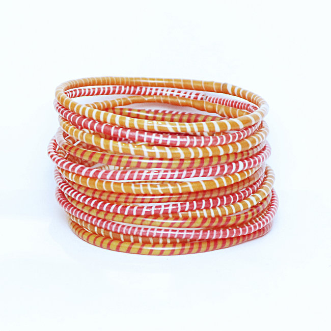 Lot de 12 bracelets Jokko en plastique recyclé mix rouge pêche - Mali 045