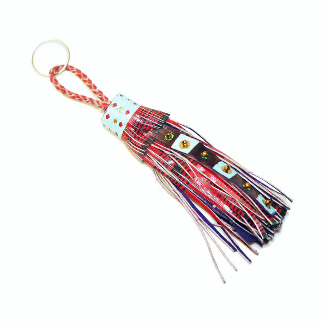 Porte-clés touareg pompon en cuir brodé rouge - Mali 002