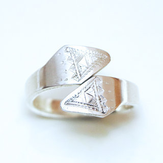 Bijoux ethniques touareg bague en argent 925 femme fine rglable ajustable ouverte grave pointe losange chevron - Niger 150 b