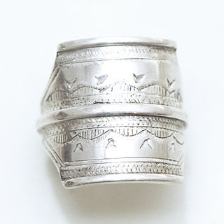 Bijoux ethniques touareg bague en argent 925 massif chevalire homme femme large grave motifs vague - Niger 166 c