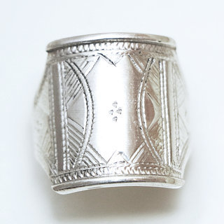 Bijoux ethniques touareg bague en argent 925 massif chevalire homme femme large grave motifs losanges - Niger 169 c