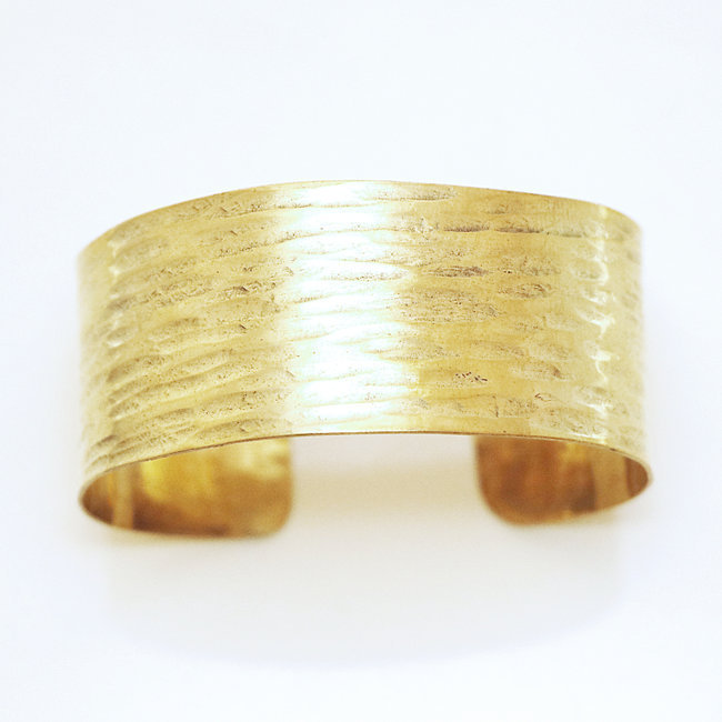 Bijoux ethniques Africains bracelet large martelé réglable ajustable ouvert peul fulani bronze doré or - Mali 006 c