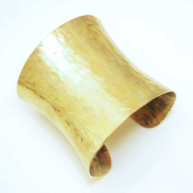 Bracelet large manchette martelé en bronze doré - Mali 010