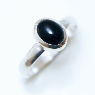 Bijoux ethniques Indiens bague en argent 925 massif femme fiançailles classique fine petite ovale pierre fine onyx noir - Inde 126