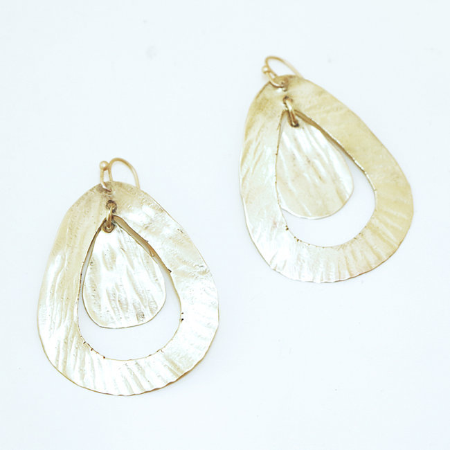 Boucles d'oreilles gouttes martelées en bronze doré - Mali 068