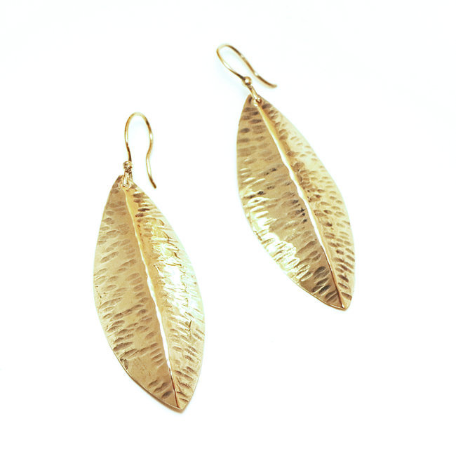 Boucles d'oreilles feuilles martelées en bronze doré - Mali 091