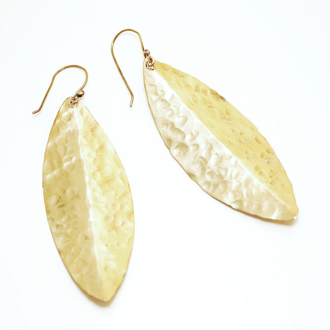 Boucles d'oreilles feuilles martelées en bronze doré - Mali 093