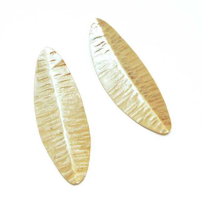 Boucles d'oreilles feuilles martelées clous en bronze doré - Mali 096