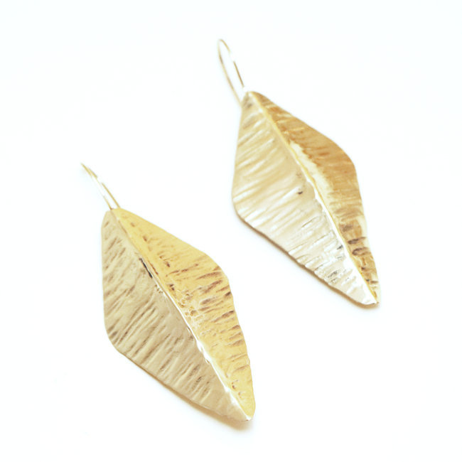 Boucles d'oreilles feuilles losanges martelées en bronze doré - Mali 090