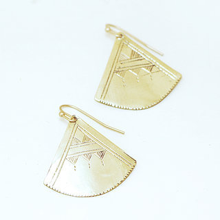 Bijoux ethniques contemporains touareg boucles d'oreilles femmes triangles petites graves peul fulani bronze dor or - Mali 085 a