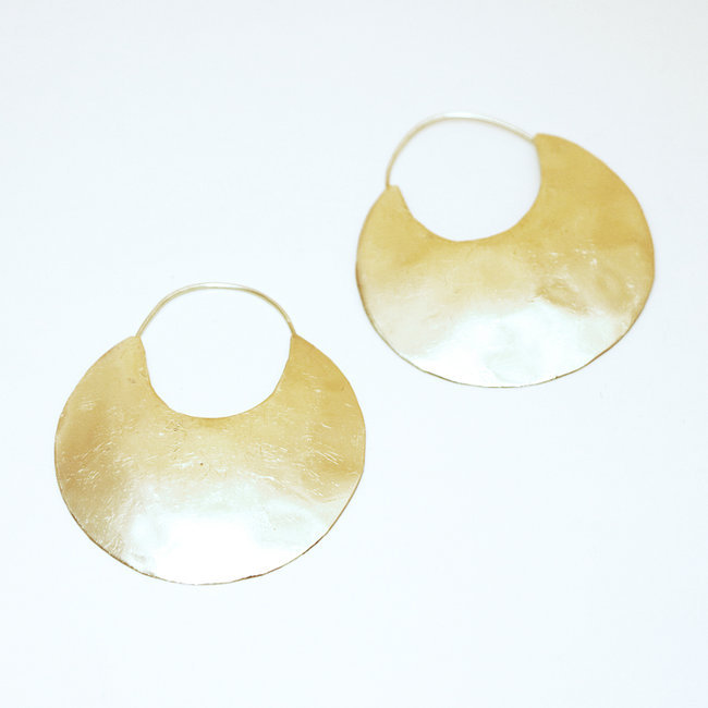 Boucles d'oreilles créoles plates lisses en bronze doré - Mali 073