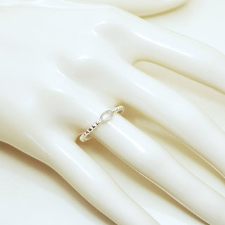 Bijoux ethniques Indiens bague en argent 925 massif femme fianailles classique fine petite ovale perle pierre fine Pierre de lune transparent - Inde 129 b