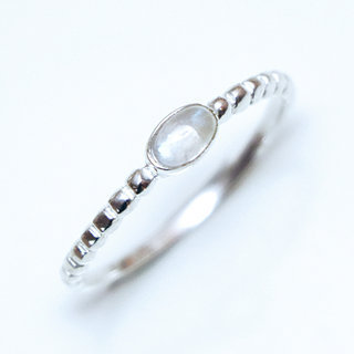 Bijoux ethniques Indiens bague en argent 925 massif femme fianailles classique fine petite ovale perle pierre fine Pierre de lune transparent - Inde 129