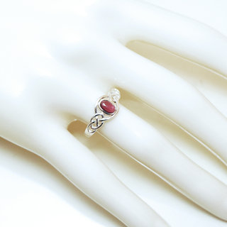 Bijoux ethniques Indiens bague en argent 925 massif femme jeune fille fine petite ovale ajoure ouverte pierre fine Grenat rouge - Inde 130 b