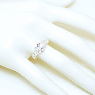 Bijoux ethniques Indiens bague en argent 925 massif femme jeune fille fine petite ovale ajourée ouverte facettes pierre fine Améthyste violet - Inde 132 b
