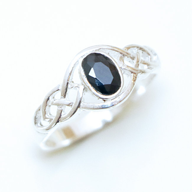 Bague fine ovale ajourée facettes en argent 925 et Zirconium noir - Inde 132