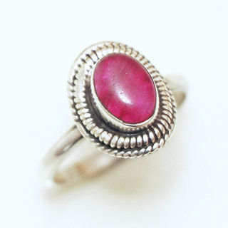 Bijoux ethniques Indiens bague en argent 925 massif femme fine petite ovale filigranes pierre fine corindon Rubis rose fonc - Inde 125