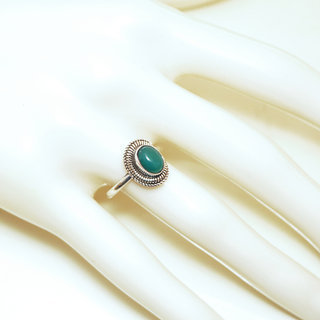 Bijoux ethniques Indiens bague en argent 925 massif femme fine petite ovale filigranes pierre fine Agate verte - Inde 125 b