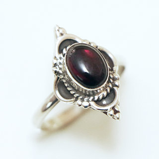 Bijoux ethniques Indiens bague en argent 925 massif femme jeune fille fine petite ovale fleur perles perle pierre fine Grenat rouge fonc - Inde 133