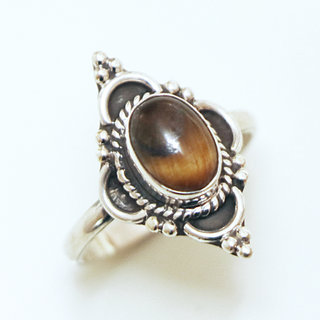 Bijoux ethniques Indiens bague en argent 925 massif femme jeune fille fine petite ovale fleur perles perle pierre fine Oeil de Tigre marron noir - Inde 133